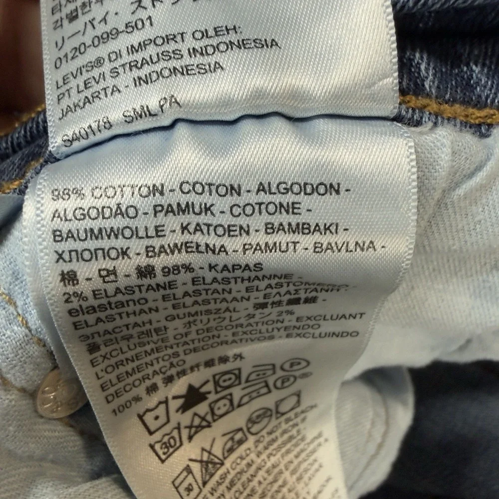 Levis good distressing